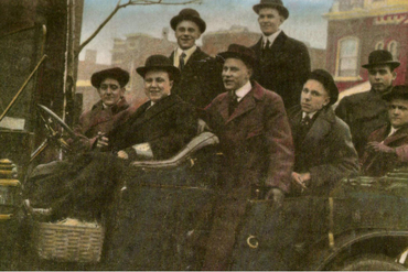 1915 giessenbier with some of his associates